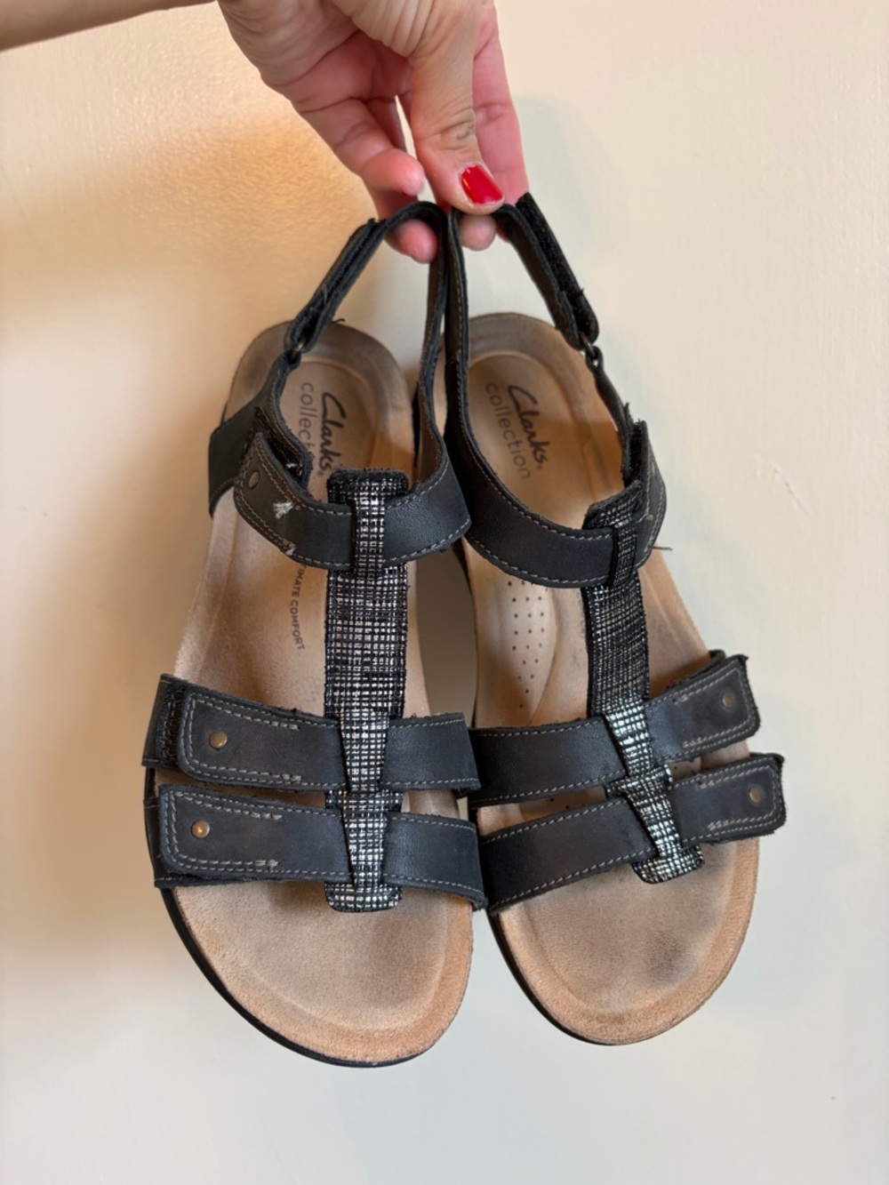 Clarks Black Women's Comfort T-Strap Sandals Size 8